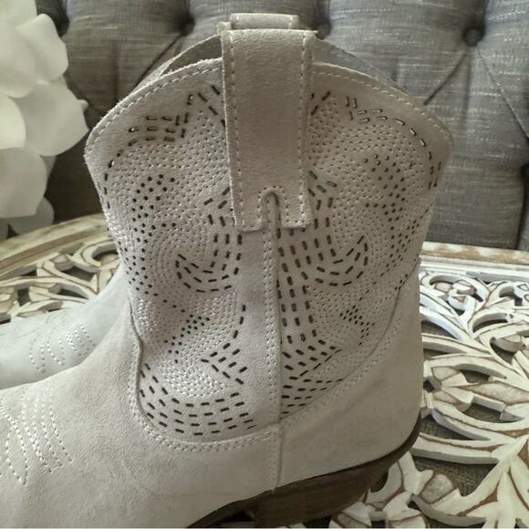 Sundance Weatern Short Suede Leather Cowboy Boots Women’s 37 US 6 - Picture 2 of 11